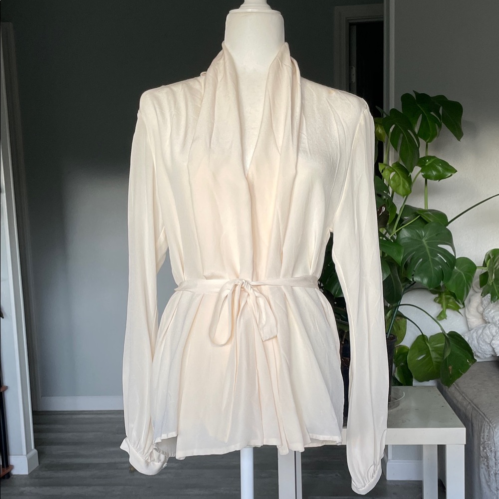 NWT Gold Hawk 100% Silk Tie Waist button top Cream Sz XS